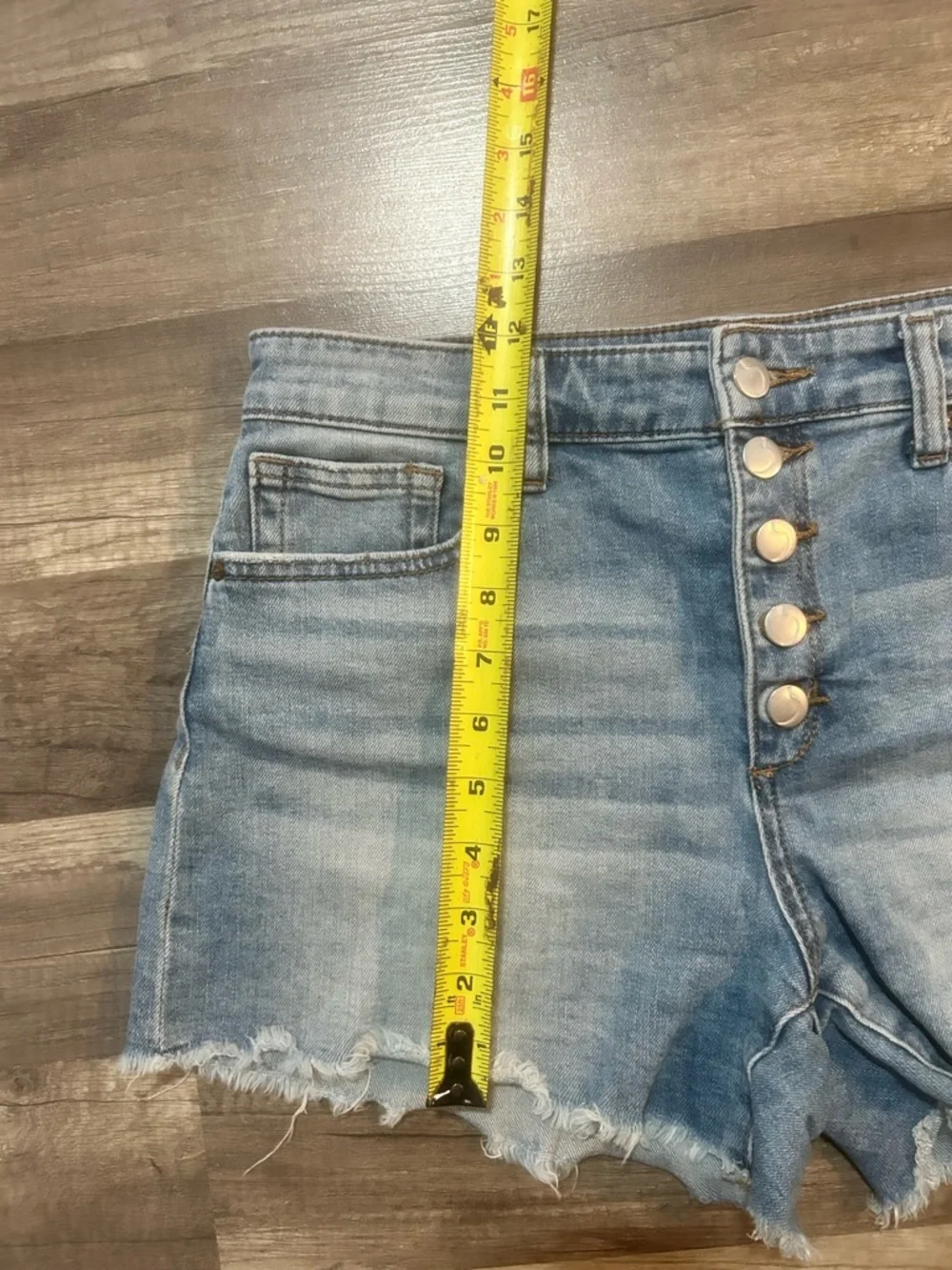 Joe’s Jeans Women’s Denim Button Front Denim Shorts With Frayed Hem  size 28